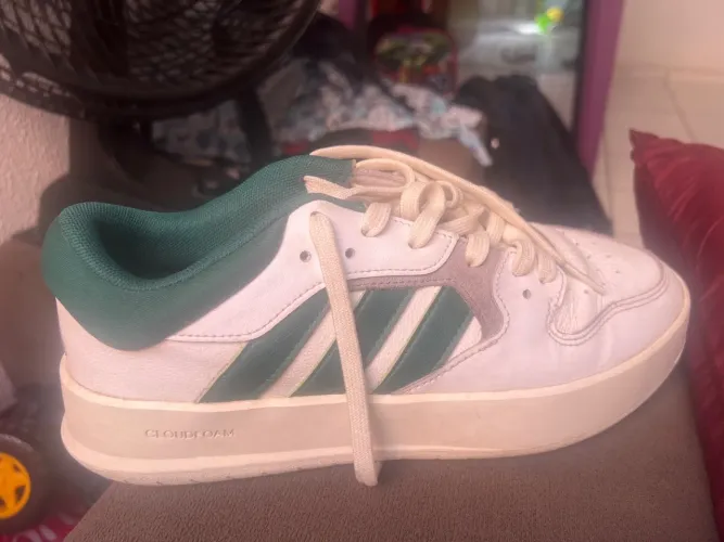Tênis adidas