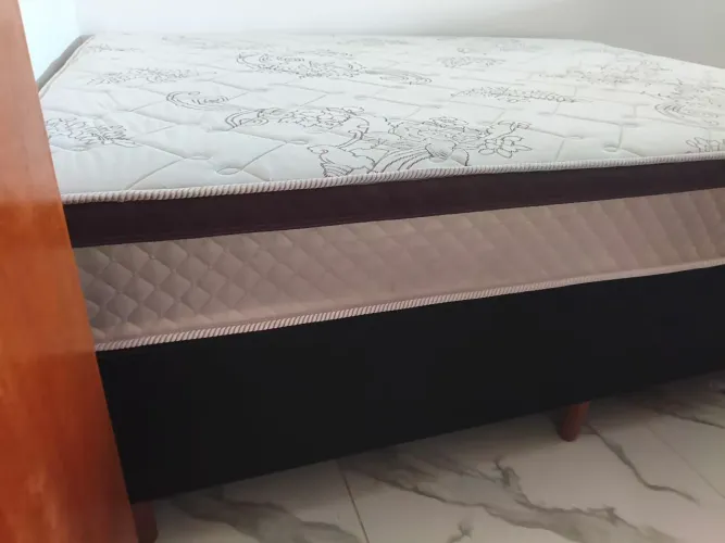 Cama Queen molas ensacadas 2 meses de uso