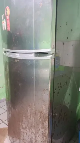 Geladeira cromada Consul gelo seco