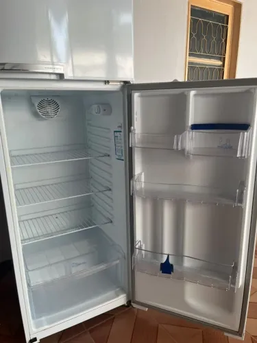 Geladeira Continental 340 litros Excelente estado, Conservada, Funcionando 100%