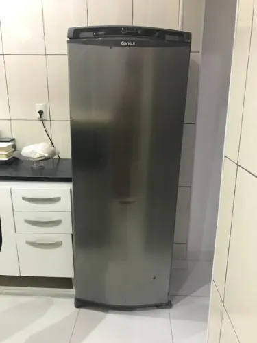 Geladeira Consul (Com Defeito / Para Conserto ou Peças) R$ 600,00