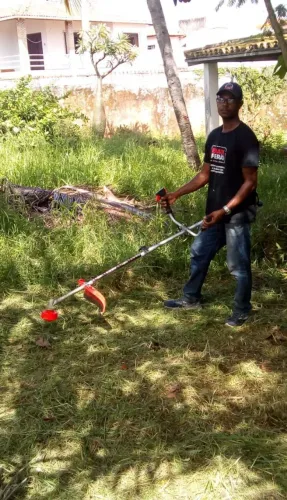 Capinagem roçagem jardinagem 