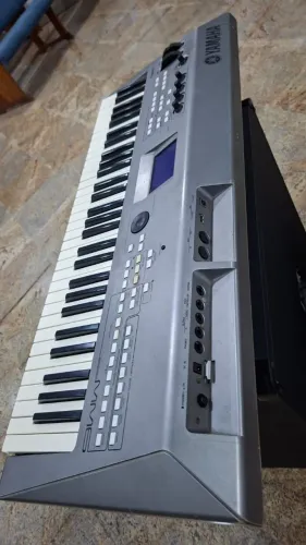Teclado Yamaha MM6 em bom estado