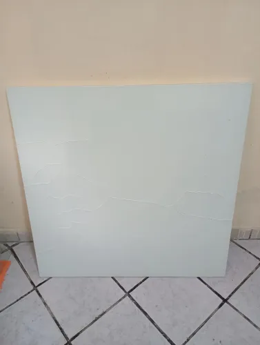 Mesa de madeira com tampo de vidro