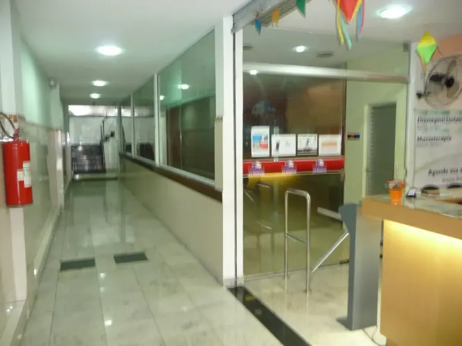 Excelente  sala comercia, em centro empresarial, com banda larga e ar condicionado ja inst