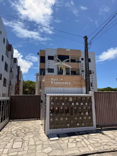 2 quartos + área privativa no José Américo