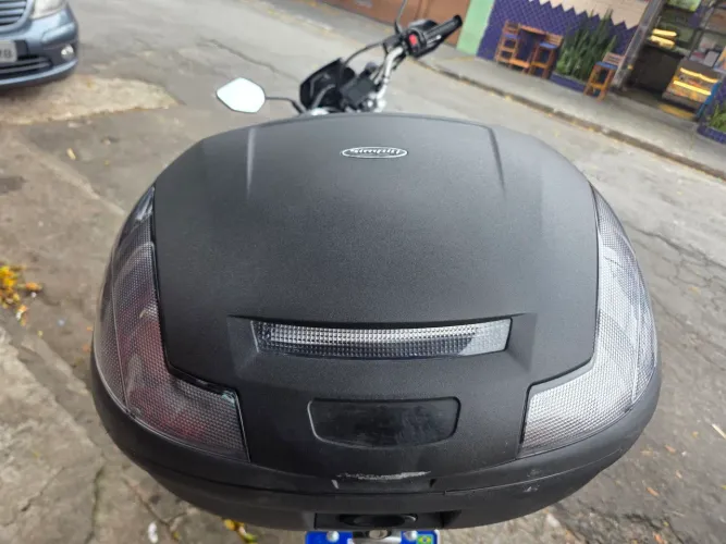 Baú GIVI 47 Litros em bom estado