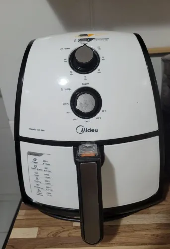 Airfryer / Fritadeira Sem Óleo Midea Branca e Preta