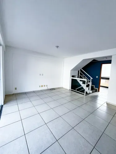 Casa Triplex em Corrêas