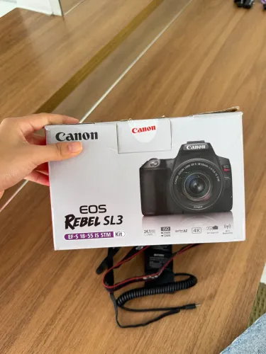 Canon EOS Rebel SL3 + lente 18-55mm + Flash Yongnuo
