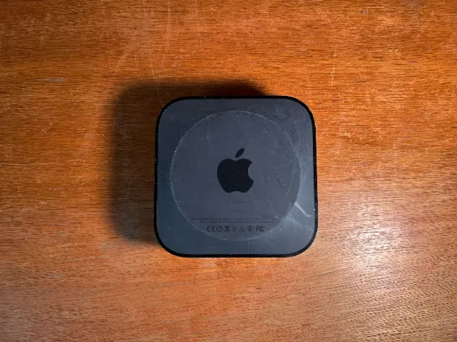 Apple TV HD - (4ª geração) - EM ÓTIMO ESTADO - SEM CONTROLE; SEM TESTES
