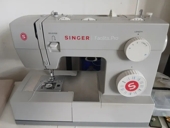 Maquina de Costura Singer Facilita Pro