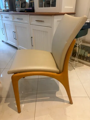 Conjunto Cadeira de Jantar em Madeira Maciça Estofada - Design Moderno