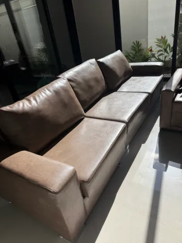 Sofá na cor marrom 2,90m