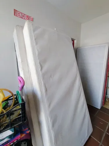 Vendo base de solteiro cor branco 