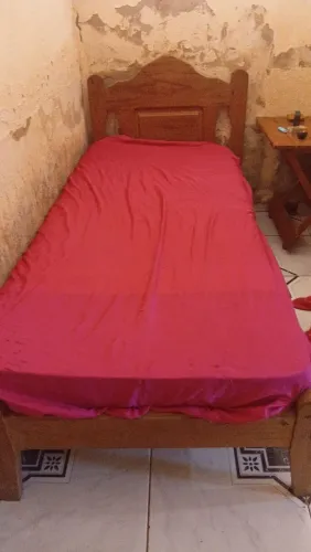Vende-se essa cama de solteiro