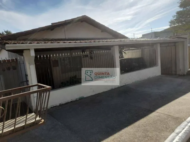 Casa no centro de Silveiras