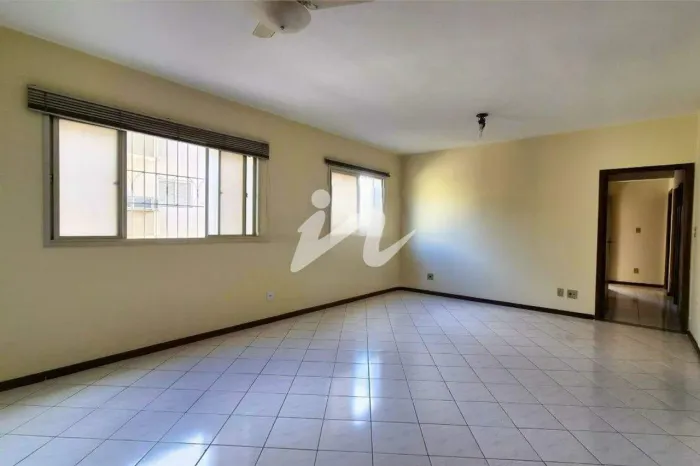 Apartamento 114 m², 3 quartos (1 suíte), 2 vagas cobertas no Santa Maria