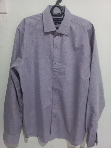 Vendo 3, camisas social. ( novas), 1 Jaqueta marrom muito boa pro frio.