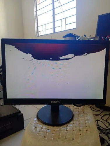 Monitores com Defeitos.