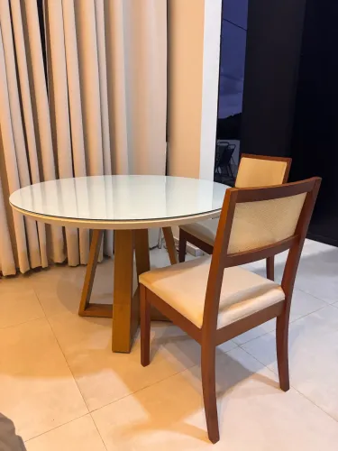Conjunto mesa de jantar + 2 cadeiras