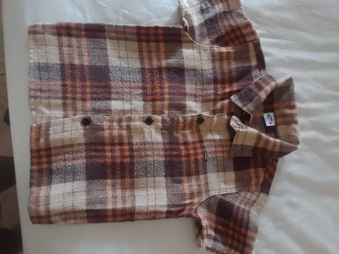 Camisa xadrez infantil, 4 anos, 50 reais.