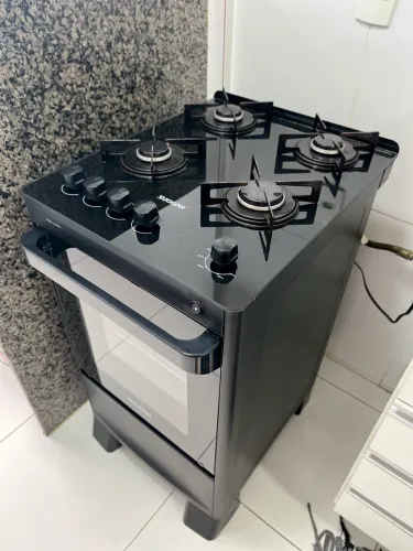 Fogão De Piso Suggar Max Cook 4 Bocas Mesa De Vidro Bivolt Cor Preto 110V/220V