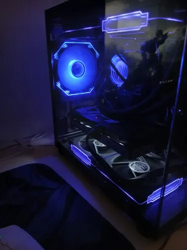 PC GAMER (Ryzen 5 5600x + RTX 5060)