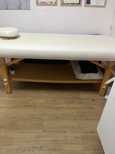 Maca para Estética e Fisioterapia, Mesa Auxiliar, Mesa de Atendimento e Mocho sem Encosto
