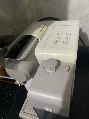 Cafeteira Latissima Nespresso 