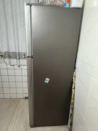 Vende-se geladeira (não funciona)