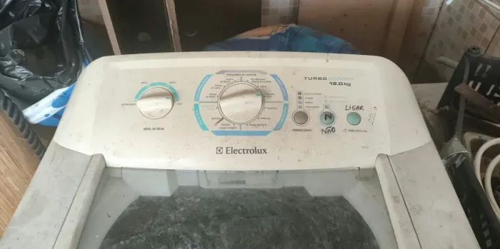 Máquina de lavar roupa 12 kilos Eletrolux não está funcionando 