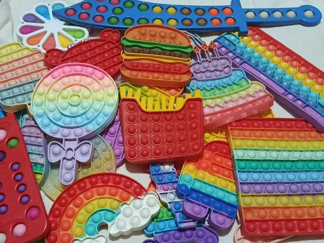 Lote 28 Brinquedos sensoriais, pop it, fidget toy