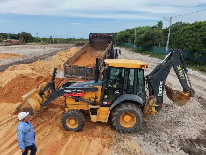 Diária de Retroescavadeira R$ 1600 transporte gratuito fortaleza e região metropolitana.