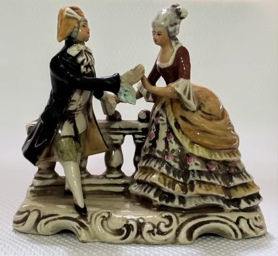 Escultura casal em louça