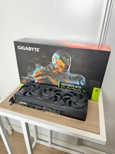 Placa de Vídeo Gigabyte RTX 5070 Ti Windforce SFF 16GB GDDR7 com Garantia