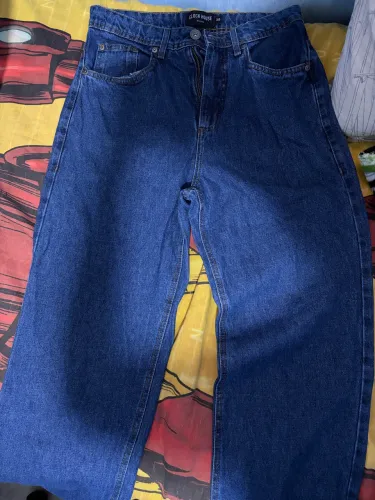 Calça Baggy Tam. 38 - Estilosa, Confortável e em Ótimo Estado!