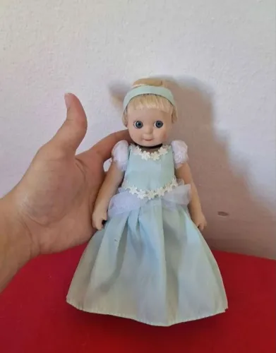 Boneca Cinderella porcelana