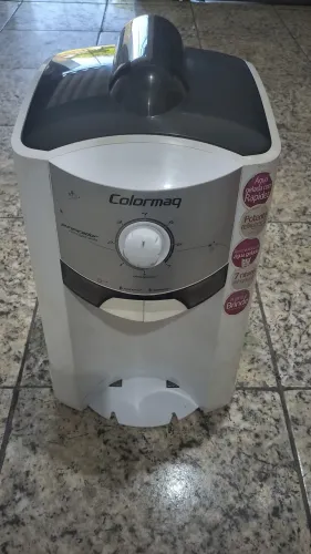 VENDE-SE BEBEDOURO COLORMAQ COM COMPRESSOR 110V