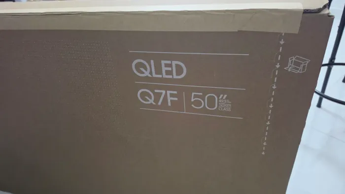 VENDO TV QLED 50 POLEGADAS SMART 4K NOVA NA CAIXA, LACRADA COM NOTA FISCAL E 1 ANO DE GARA
