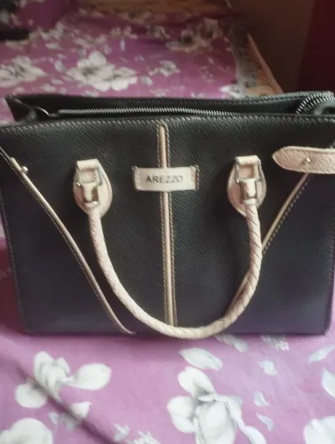 Vendo essa bolsa Arezzo em boas condições de uso...