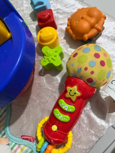 Lote com 8 brinquedos bebês interativos.