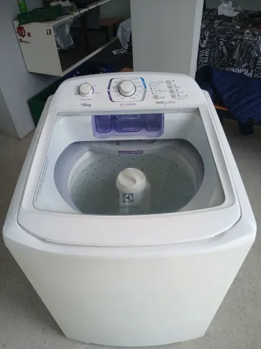 máquina 16 kg Electrolux super conservada funcionando perfeitamente