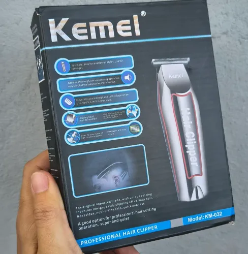 Máquina de Acabamento Kemei 032 Prateada + 3 Pentes, Óleo, Escova e Cabo