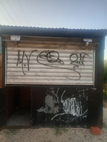 Vendo um container 