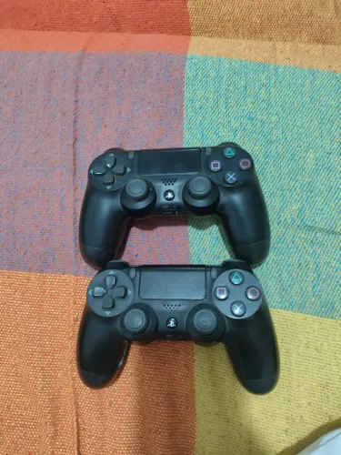 Vendo par do controle original da Playstation (Dualshock 4)