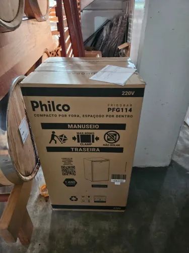 Frigobar 93L PHILCO 220V
