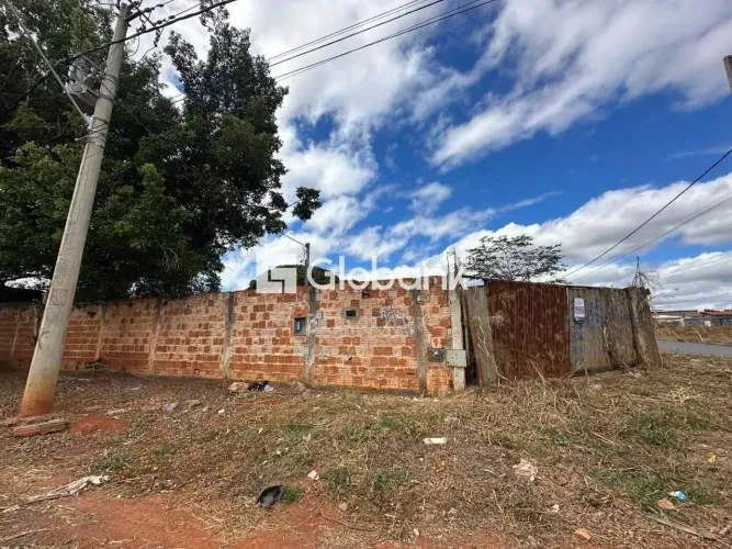 Lote Murado para Aluguel - Jardim Primavera, Montes Claros-MG, 1.800 m²