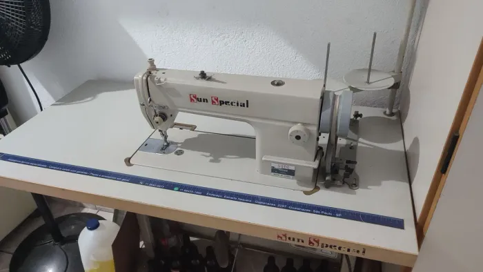 Máquina costura reta profissional