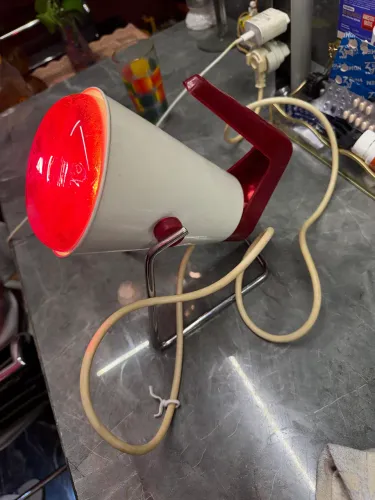 Luminária antiga Philips com lâmpada vermelha 